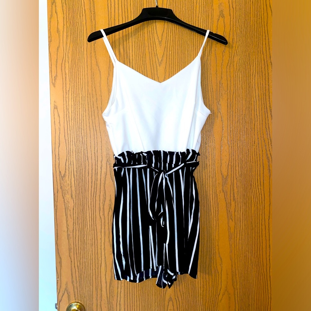 WORN ONCE-Francesca’s Romper